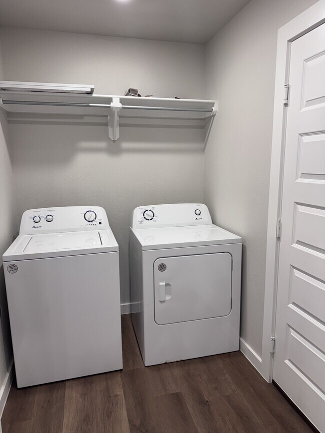 Building Photo - 520 Thicket Dr