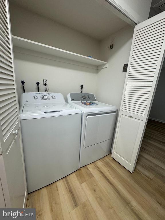 Building Photo - 1023 Oakwood Dr