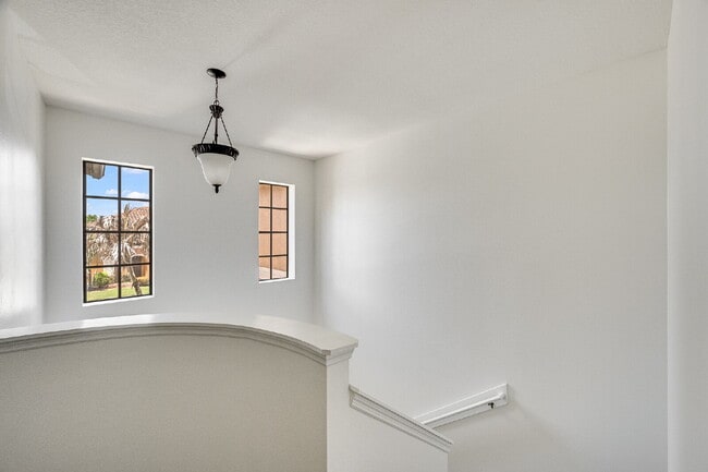 Building Photo - Beachside Townhome in Gated Community