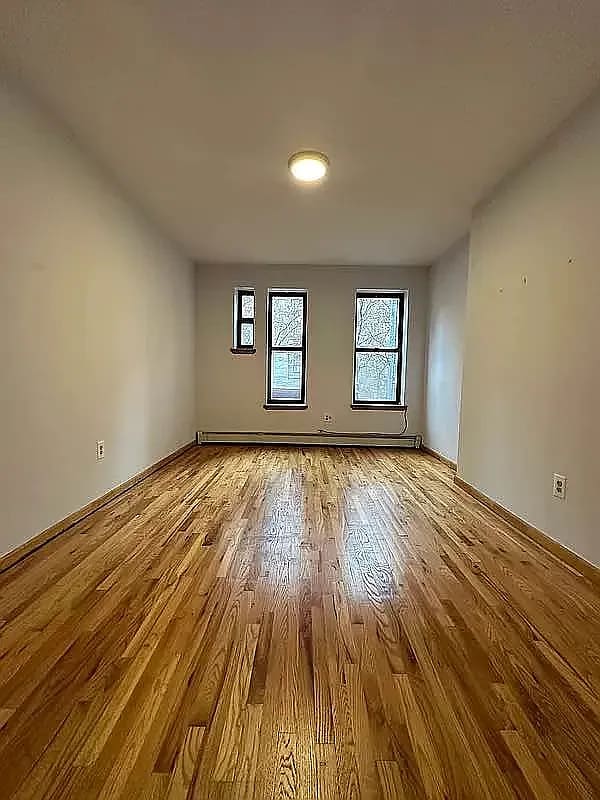 Building Photo - 3 bedroom in NYC NY 10036