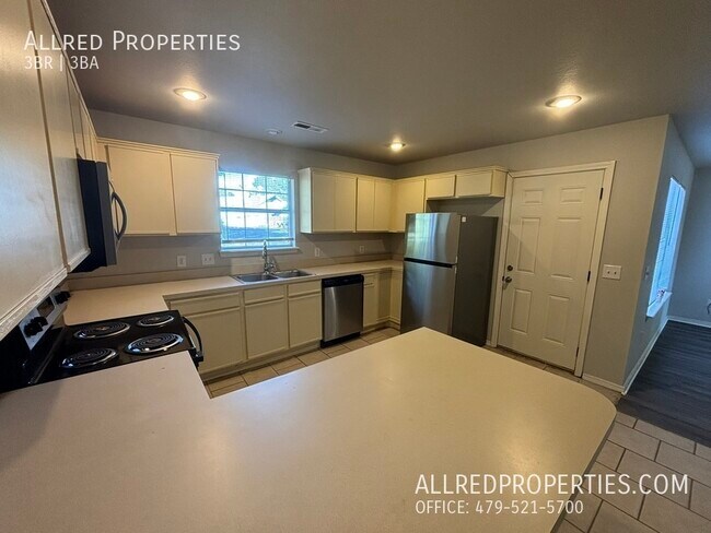 Building Photo - 954 N Daisy Ln