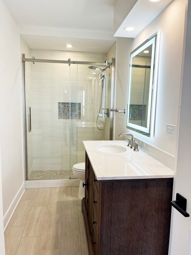 Building Photo - 1550 N Lake Shore Dr