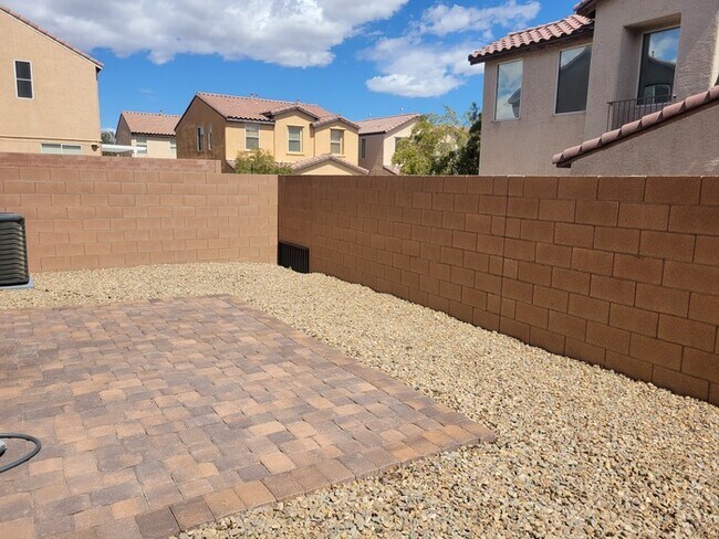 Building Photo - Beautiful 4 bedroom home!