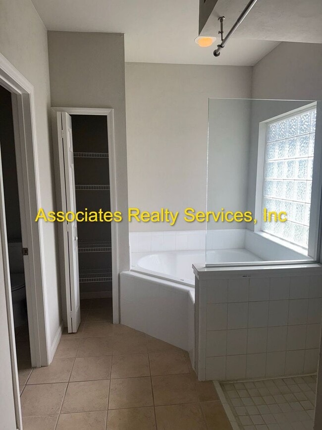 Building Photo - Spacious 4-Bedroom Home with Office in Portofino!  LOOK!