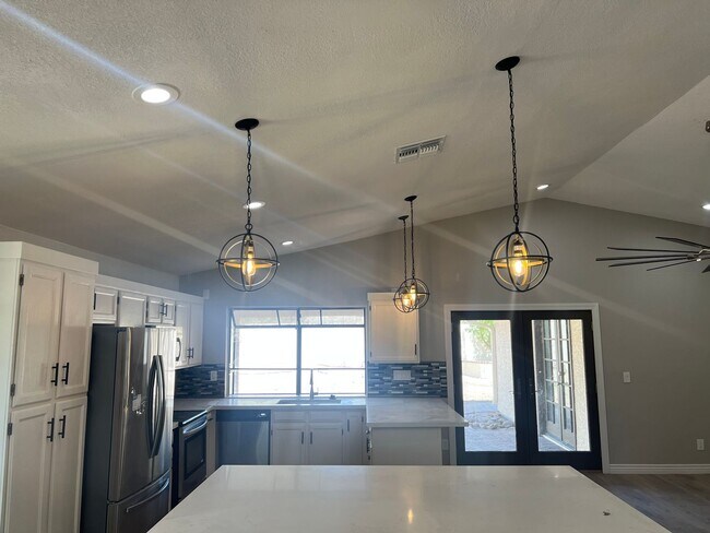 Building Photo - Tempe Home For Rent