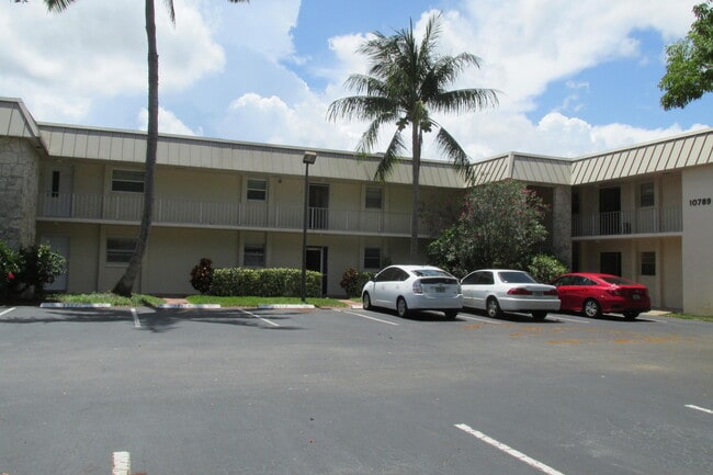 Building Photo - 10789 N Military Trl