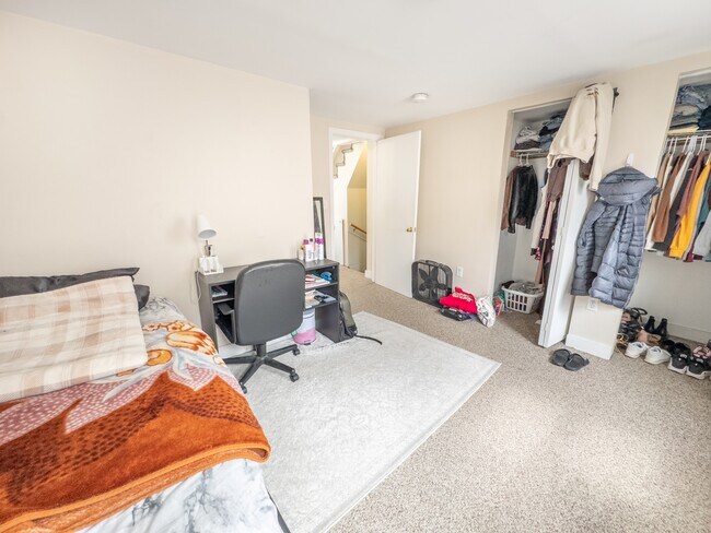 Building Photo - 123 Willow St