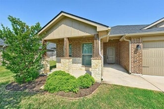 Building Photo - 2401 Southridge Ln