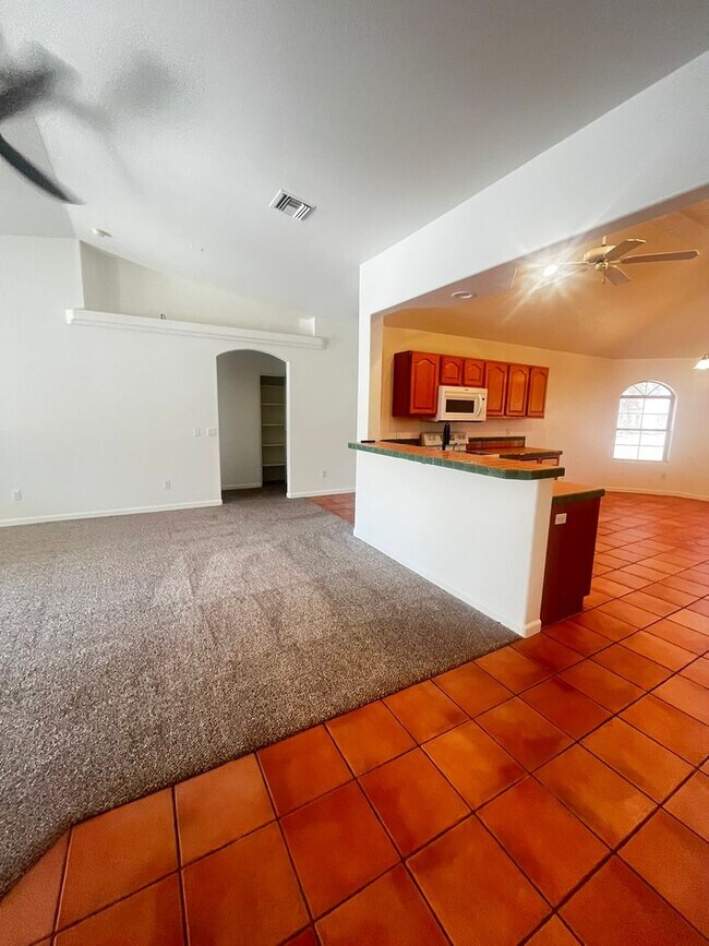 Building Photo - 210 White Oak Dr