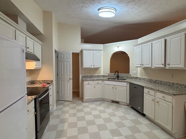 Building Photo - 1135 Derbyshire Rd