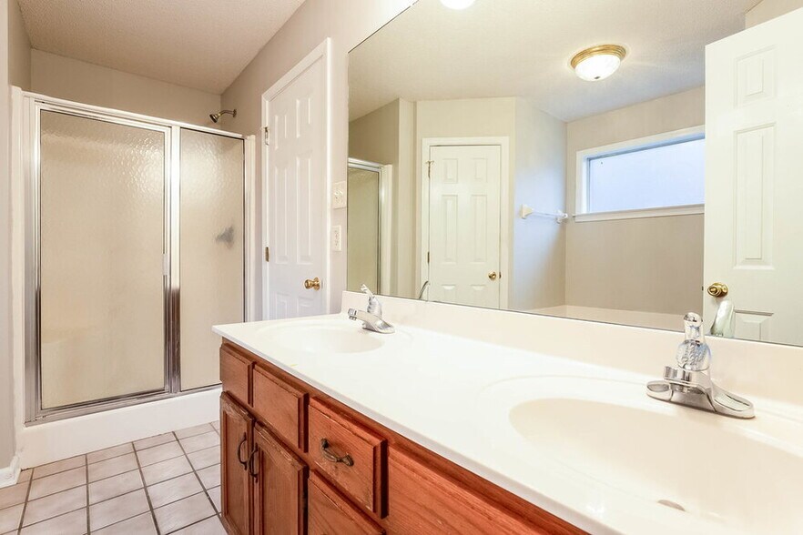 Building Photo - 1209 Pendulum Dr