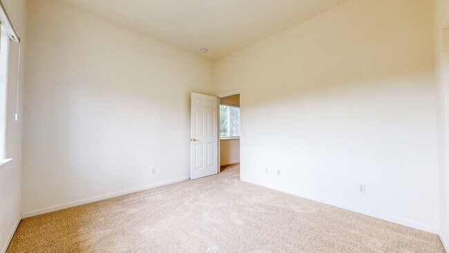 Building Photo - Desirable Skyhawk 3 bedroom Tri-Level Single Family