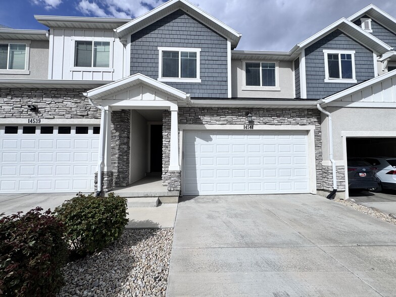 Primary Photo - 14541 S Juniper Shade Dr