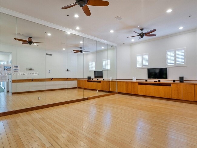 Building Photo - 3105 NE 184th St