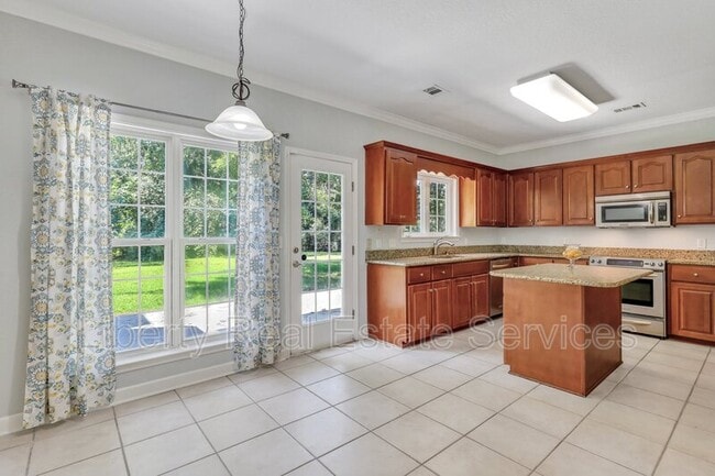Building Photo - 40 Downie Ct
