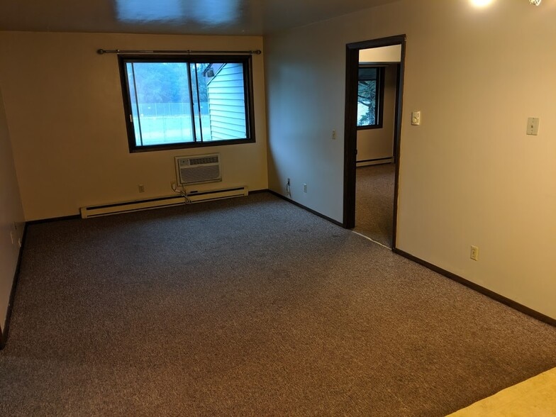 Building Photo - 401 N East St