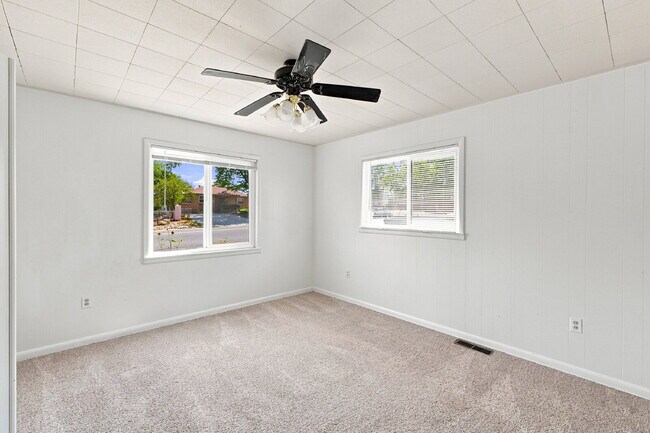 Building Photo - $2,590.95 with $300 Off The First Month's Rent, 4 Beds - 2 Bath, Single Family Home in Denver wit...