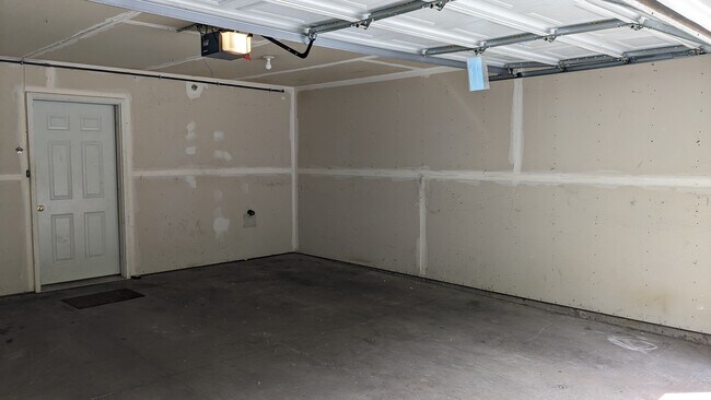 Building Photo - 6125 32nd Ave N