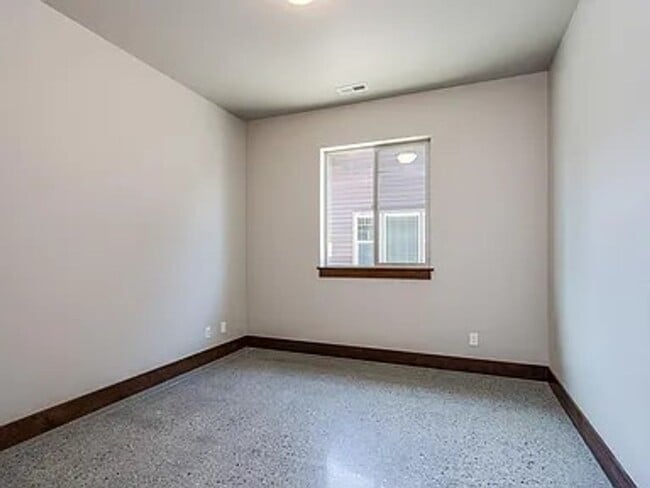 Building Photo - Sought after Dover Bay Home