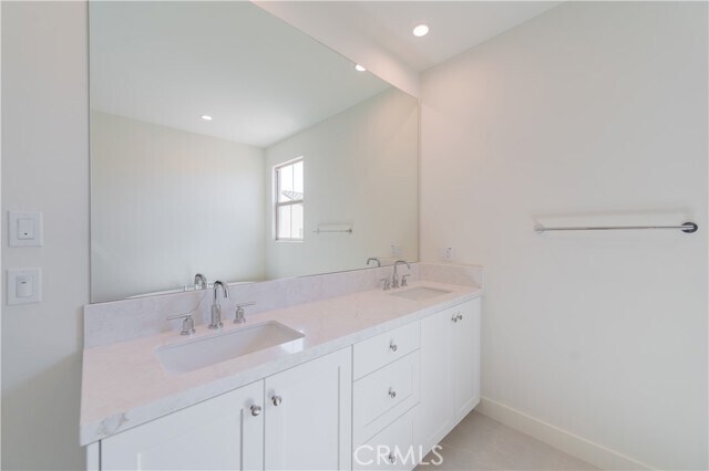 Building Photo - 120 Rimstone