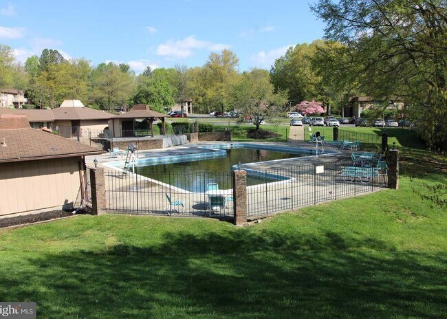 Building Photo - 8502 Barrington Ct
