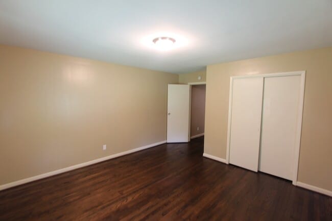 Building Photo - New On The Market with GREAT FEATURES!  Large 3 Bedroom PLUS Den!!