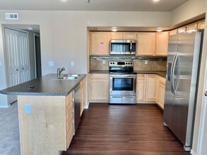 Building Photo - West Greeley Spacious Townhome With New Carpet!