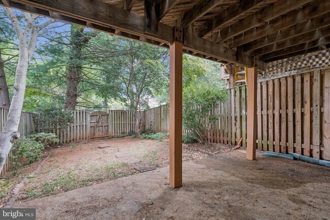 Building Photo - 46858 Lawnes Creek Terrace