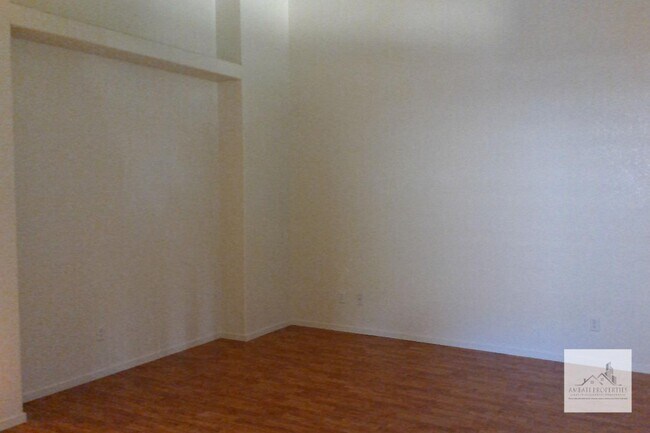 Building Photo - 8651 N Woodrow Ave