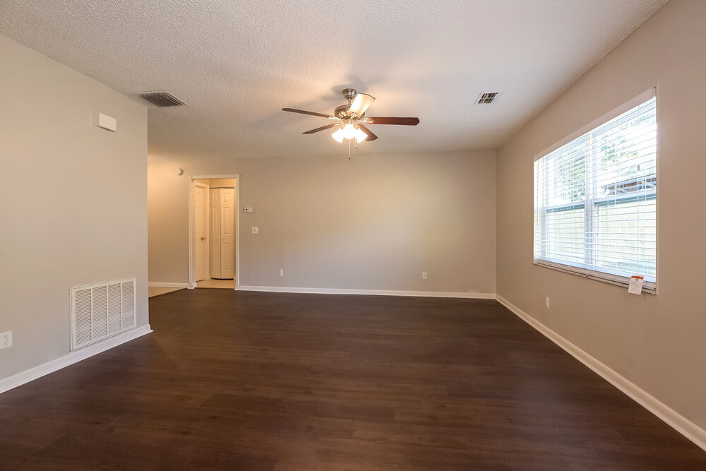 Building Photo - 318 Regal Park Dr