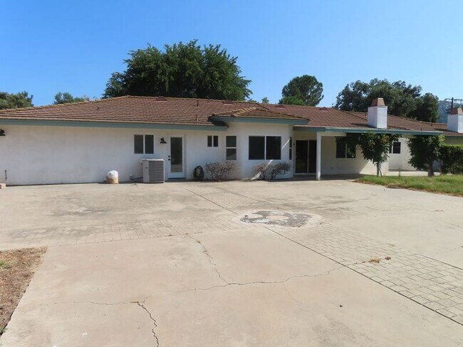 Building Photo - 29710 Vallejo Ave