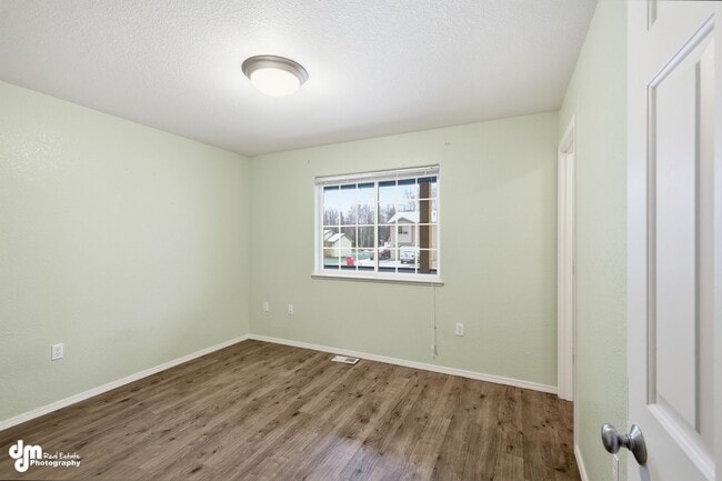 Building Photo - 3 BEDROOM | 2 BATHROOM | 2 CAR GARAGE