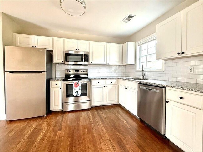 Building Photo - 1449 Lynford Dr SW