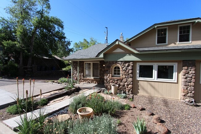Building Photo - Charming 3BR Home Downtown | Hardwood Floors + In-Unit Washer/Dryer