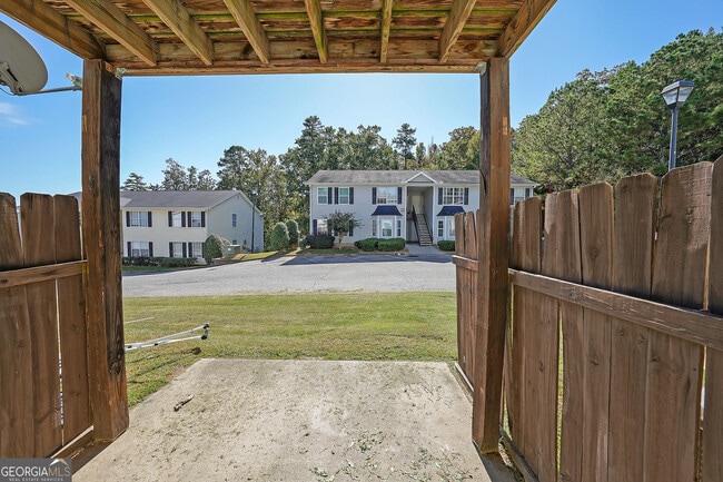 Building Photo - 703 Stonehaven Cir