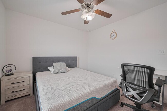 Building Photo - 14214 Singing Oaks Trl