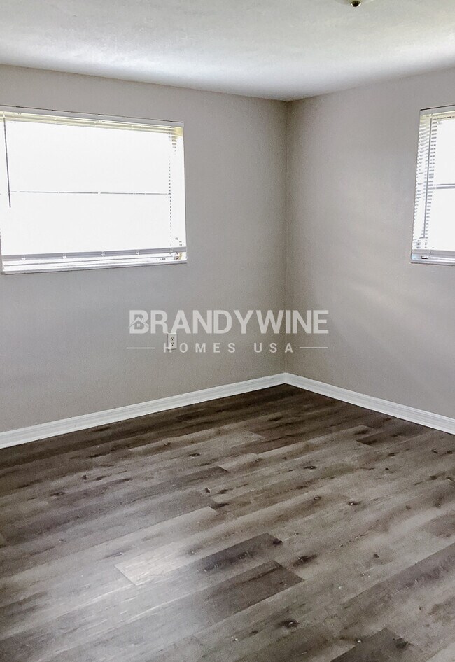 Building Photo - 7317 Oak Crest Dr