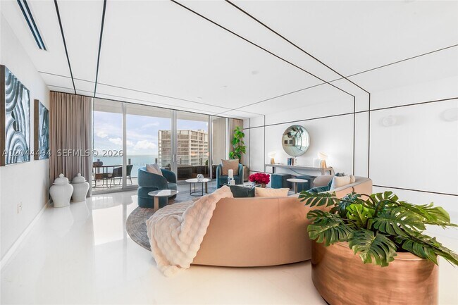 Building Photo - 300 Biscayne Blvd