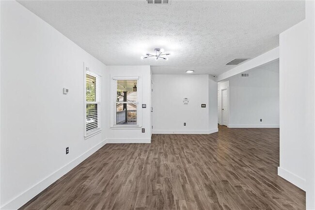 Building Photo - 140 Grayland Creek Dr