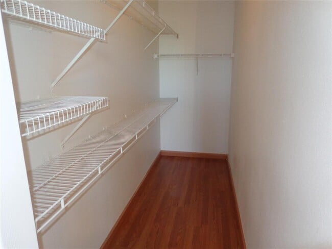 Building Photo - 533 NE 3rd Ave