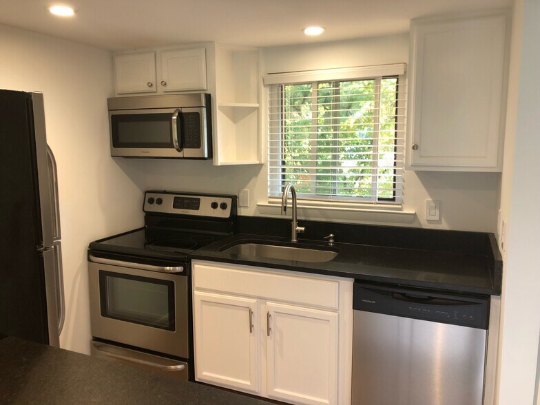 Building Photo - 250 Sugar Gum Ln