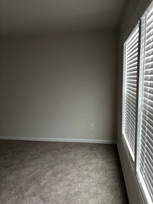 Building Photo - 1057 Field Strip Rd