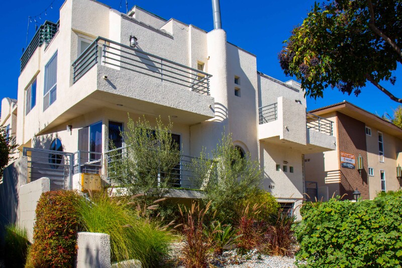 Building Photo - 627 N Sweetzer Ave