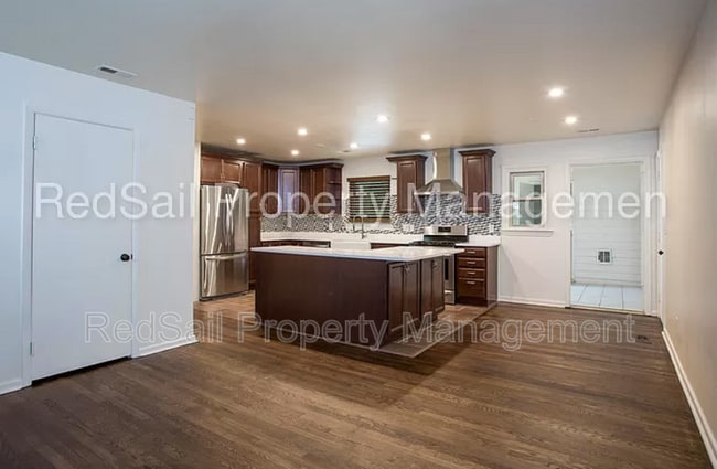 Building Photo - 730 Harpersville Rd