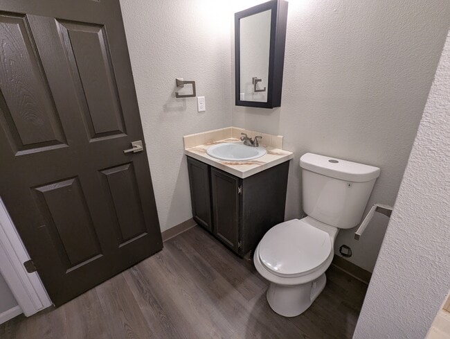 Building Photo - 1525 Hull St