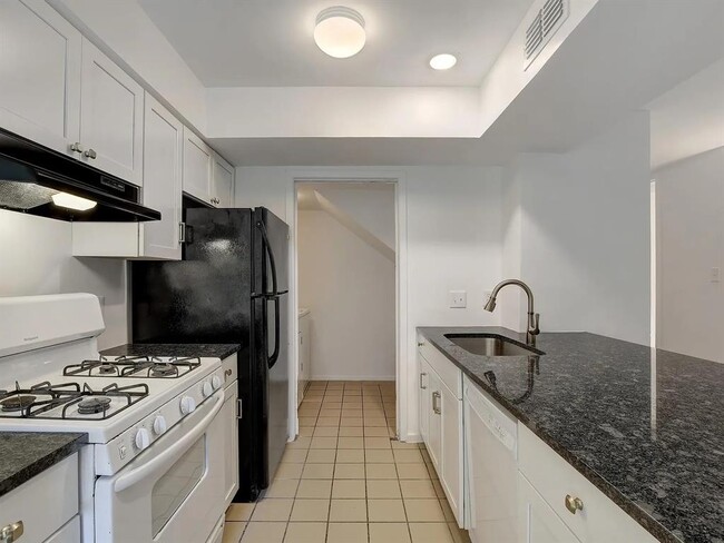 Building Photo - 5807 Cougar Dr