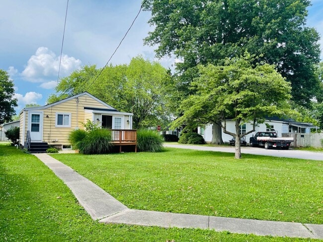 Building Photo - Charming 2-Bedroom Home with Bonus Room on...
