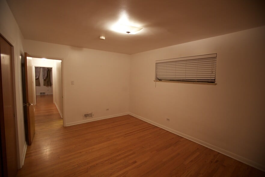 #3 bedroom - 145 Ivanhoe St