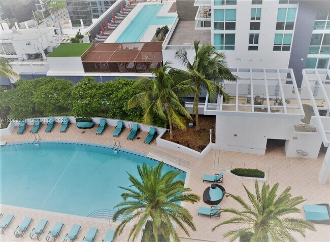 Building Photo - 1050 Brickell Ave