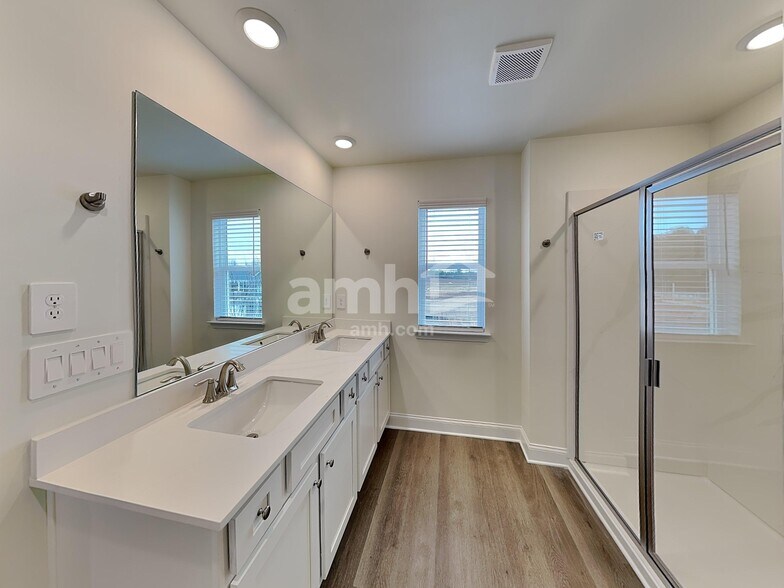 Building Photo - 3018 Ansley Place Rd